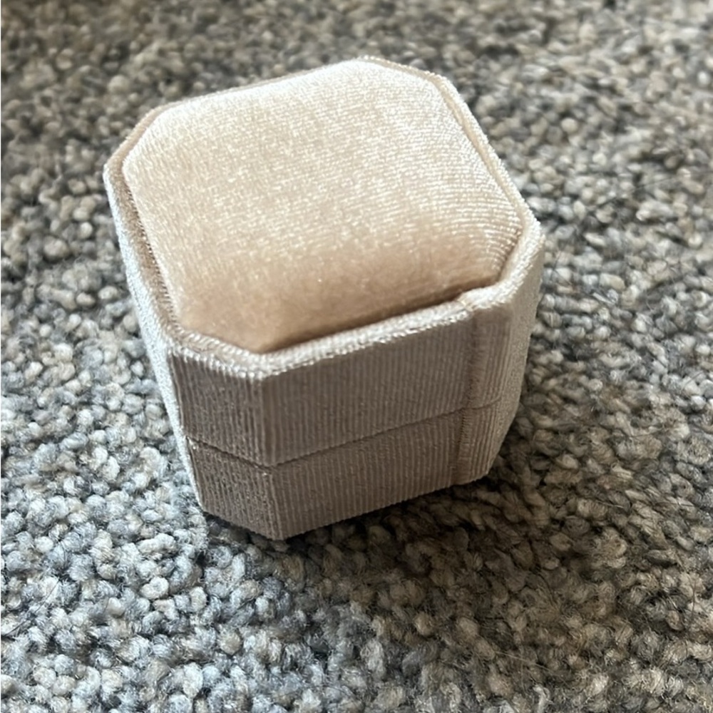 Ring box